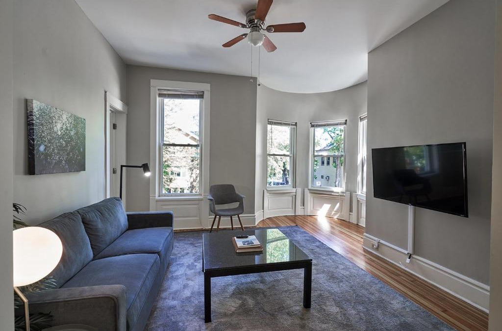 Wrightwood Neighbors Apartment | FRONTDESK Bright Open 3 BR Apt in West DePaul