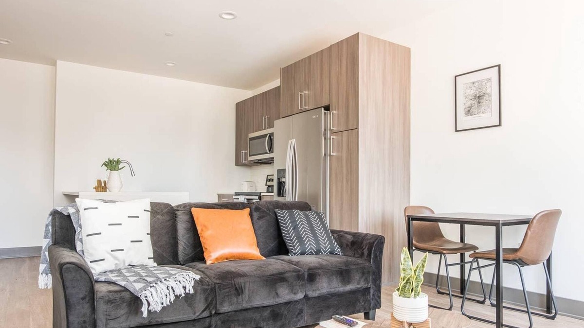 Downtown Kansas City Apartment | Frontdesk | Simple + Central 2BR High-Rise Apt