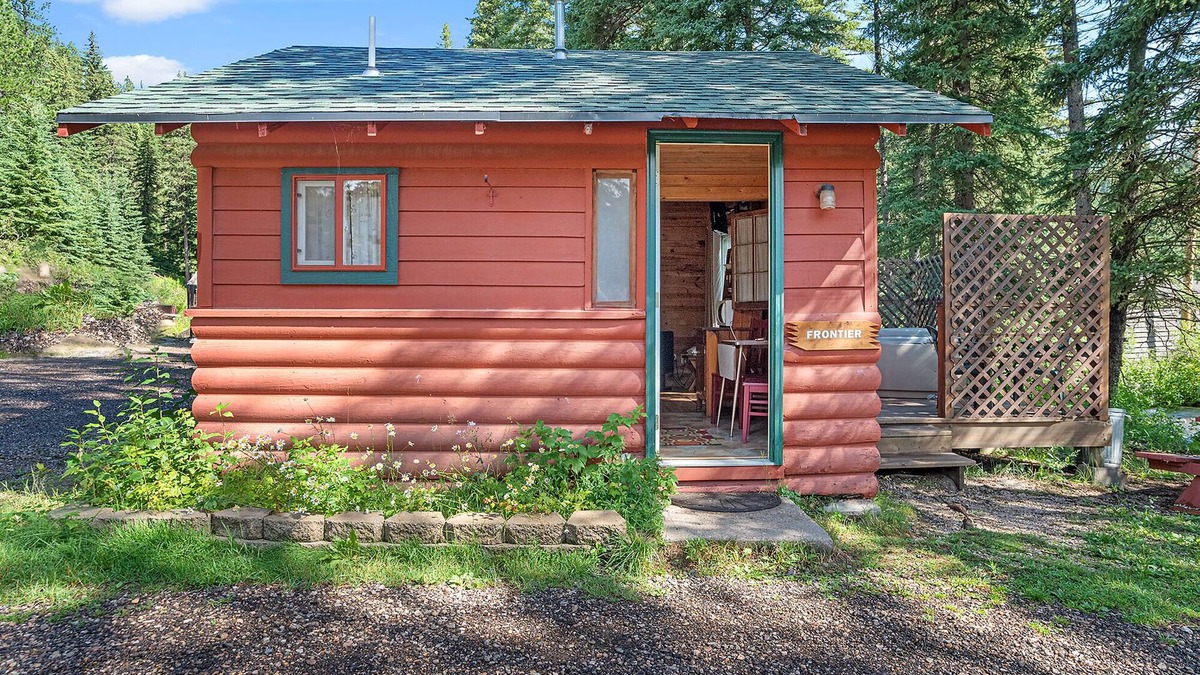 Cheyenne Crossing Cabin | Frontier Cabin With Hot Tub On Spearfish Creek