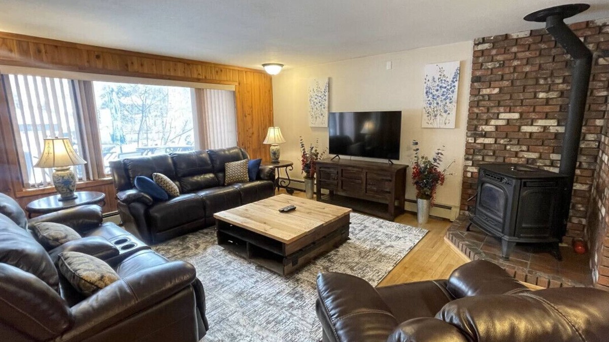 Fairbanks Apartment | Frontier Lux 2 Bedroom