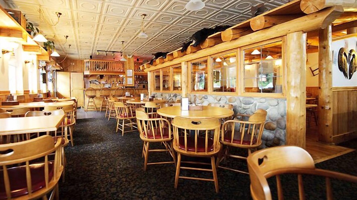 Mendenhall Valley Hotel | Frontier Suites Hotel in Juneau