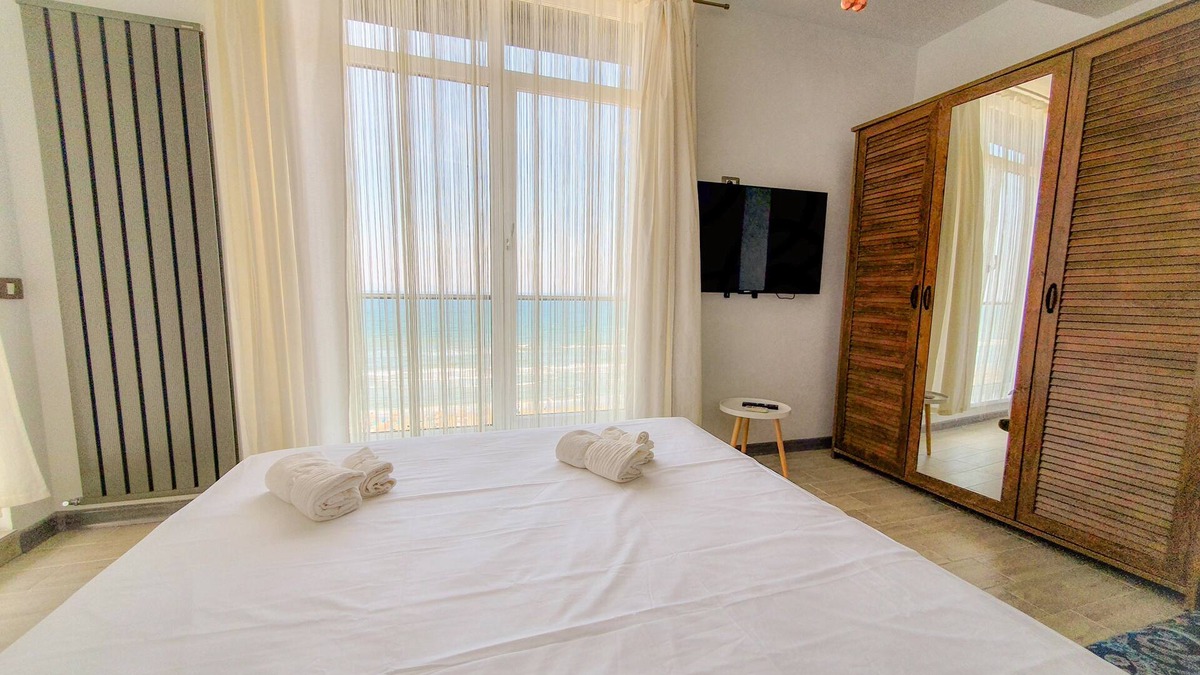 Mamaia-Sat Apartment | FRONTVIEW BEACH APARTMENT