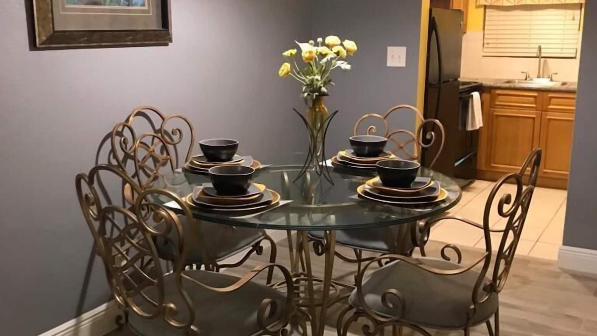 Bahamas Terrace Apartment | Full Apartment Near Beach, Bars, Restaurant