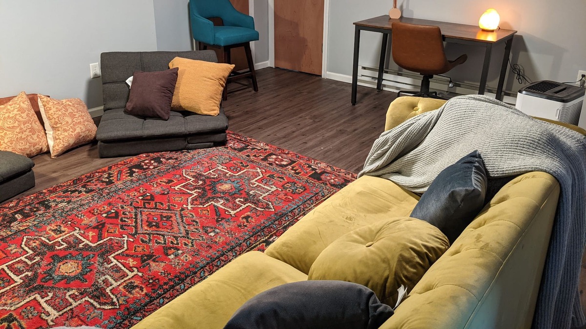 Independence Apartment | Full apt with private entrance, off street parking, HUGE backyard! close to Ark!