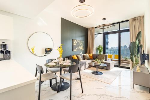 Abu Dhabi Apartment | Full Canal View - Upgraded - Huge Balcony - 5 min walk from ADGM, Cleveland & Galleria - Ideal for Corporate Guests & Business Professionals