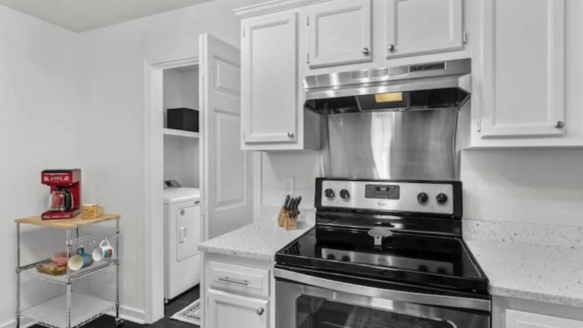 Flowood House | Full Home in Brandon with Essentials