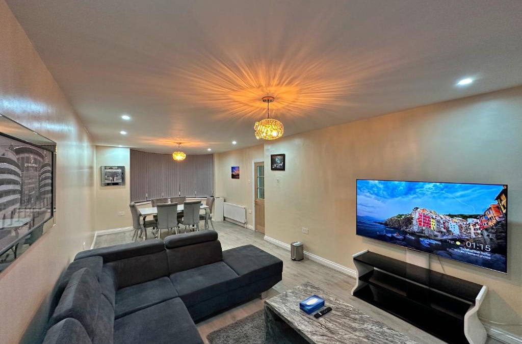 Cheetham Hill House | Full Home in Heywood Street near Cheetham Hill