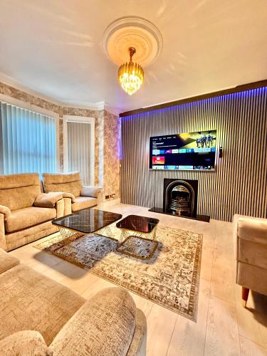 Manchester House | Full Home with Free Parking in Moss Bank, Crumpsall, Manchester