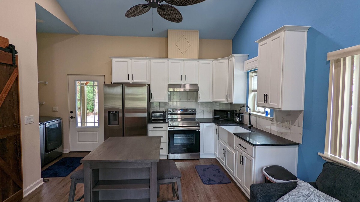 Tifton Cottage | Full Kitchen with in Unit Washer/Dryer. Private Entrance & no contact check-in