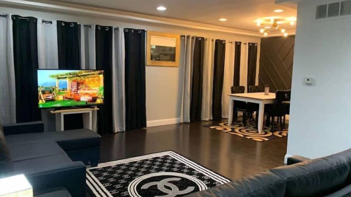 Skokie House | Full Modern House Near Downtown Chicago