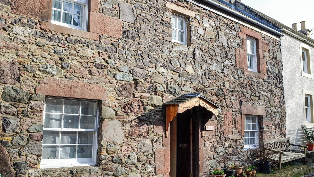 Abernethy Cottage | Full of character, this cosy cottage is in a quiet lane in a charming village.