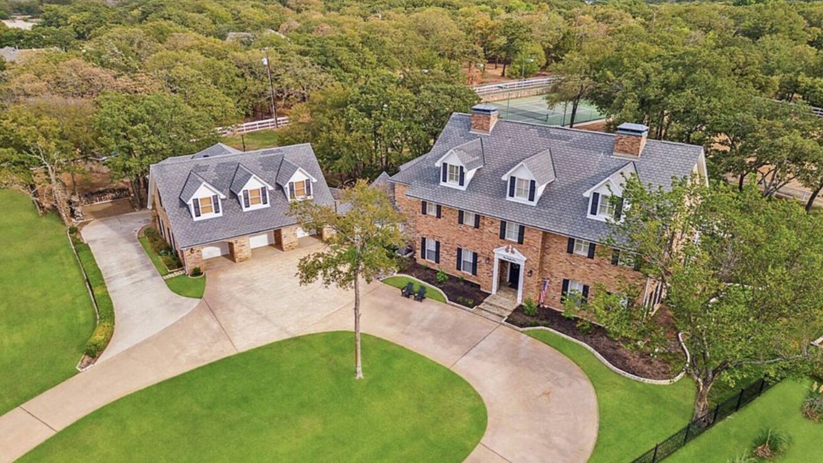 Bartonville House | Full Resort Estate with Pool, Gym, Tennis Court, Basketball and Volleyball