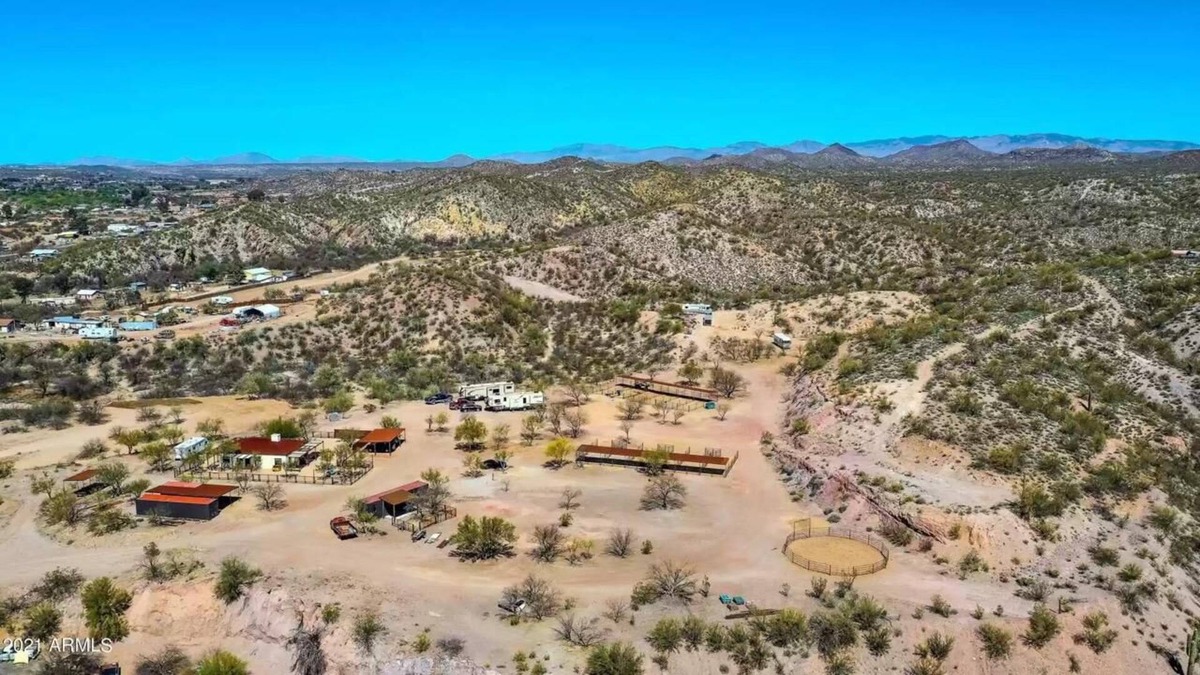 Wickenburg RV Rental | Full RV Hookup with Two Covered Horse Stalls (BYO fully contained RV, SP1)