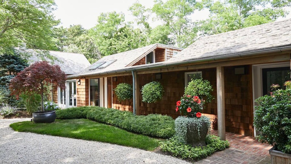 Beach Hampton House | Full-Service Beach House Set in Amagansett Dunes