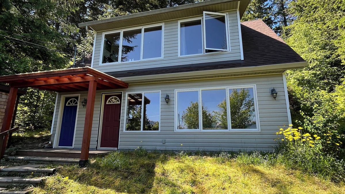 Balfour House | Full Suite | Lake View | Forest Retreat | Full Kitchen | Laundry