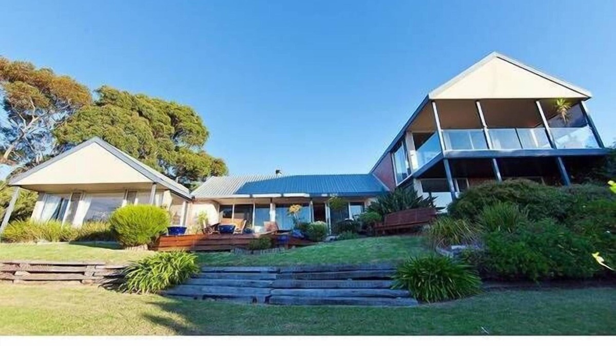 Cowes House | Full view beach house