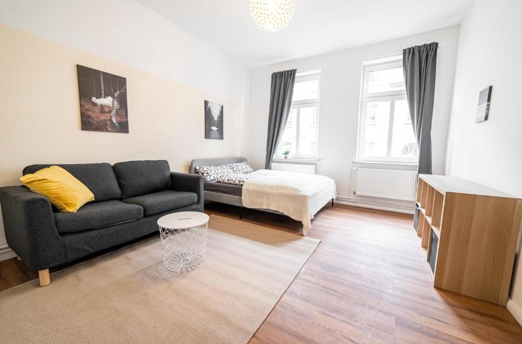 Halle Apartment | FullHouse - Halle - NH14 - Daylight Bathroom - 3 Bedrooms