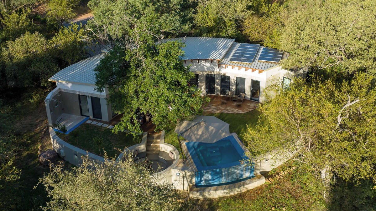 Hoedspruit Villa | Fully air conditioned grand suite with views to the riverine