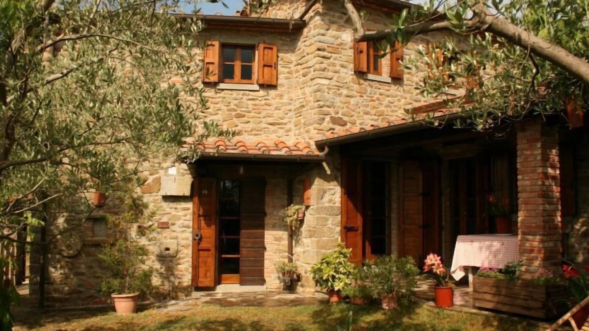 Montecchio Villa | Fully detached and fenced stone cottage with an outside porch. Garden equipped with table, chairs, d