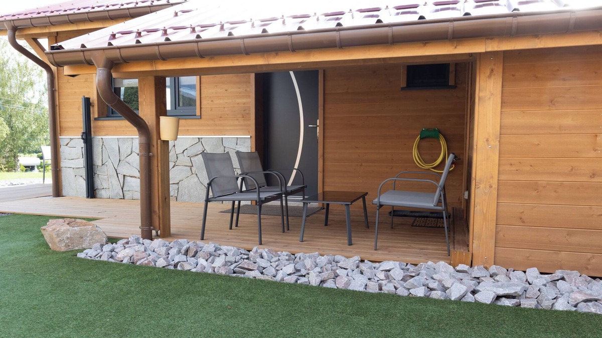 Les Poulieres Ski Chalet | Fully equipped 2022 chalet. quality bedding. private spa and outdoor area.