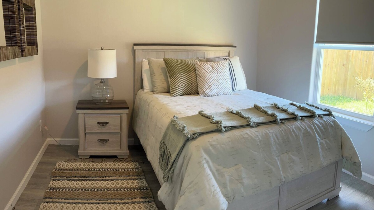 Brownsville Apartment | Fully Equipped:2BR/2BA,Office,Laundry,Full kitchen,Near, SPI,Space X and more.