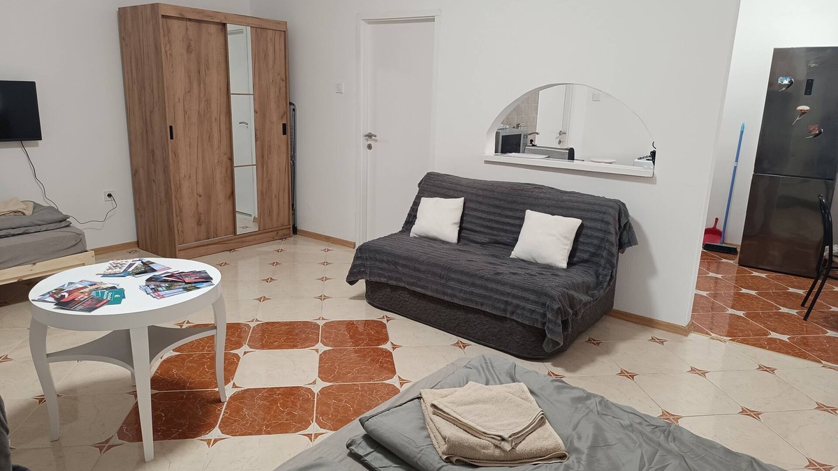 Gyula House | Fully equipped apartment with kitchen and bathroom. Teljesen felszerelt lakás.