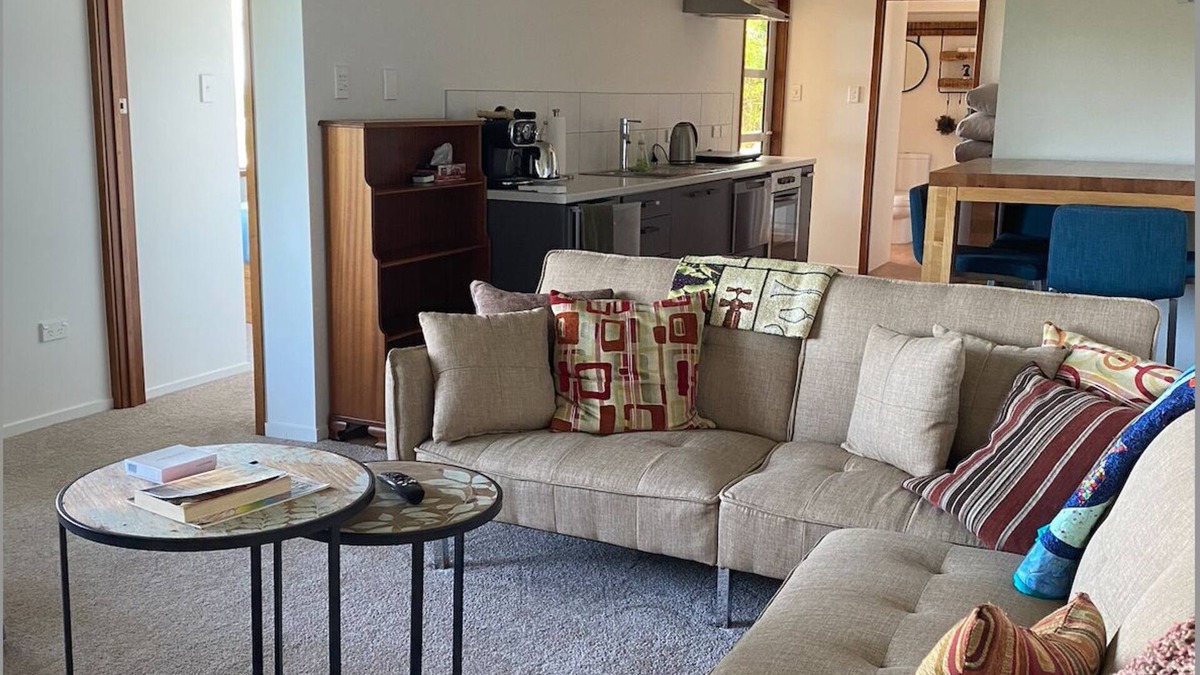 Hospital Hill Apartment | Fully equipped one bedroom apartment with gorgeous views; walkable to CBD.