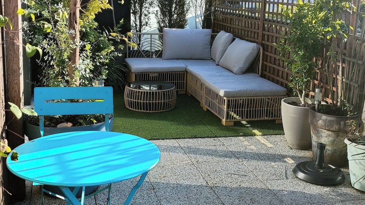 Sainte-Eulalie Apartment | Fully-equipped T2 apartment with large terrace.