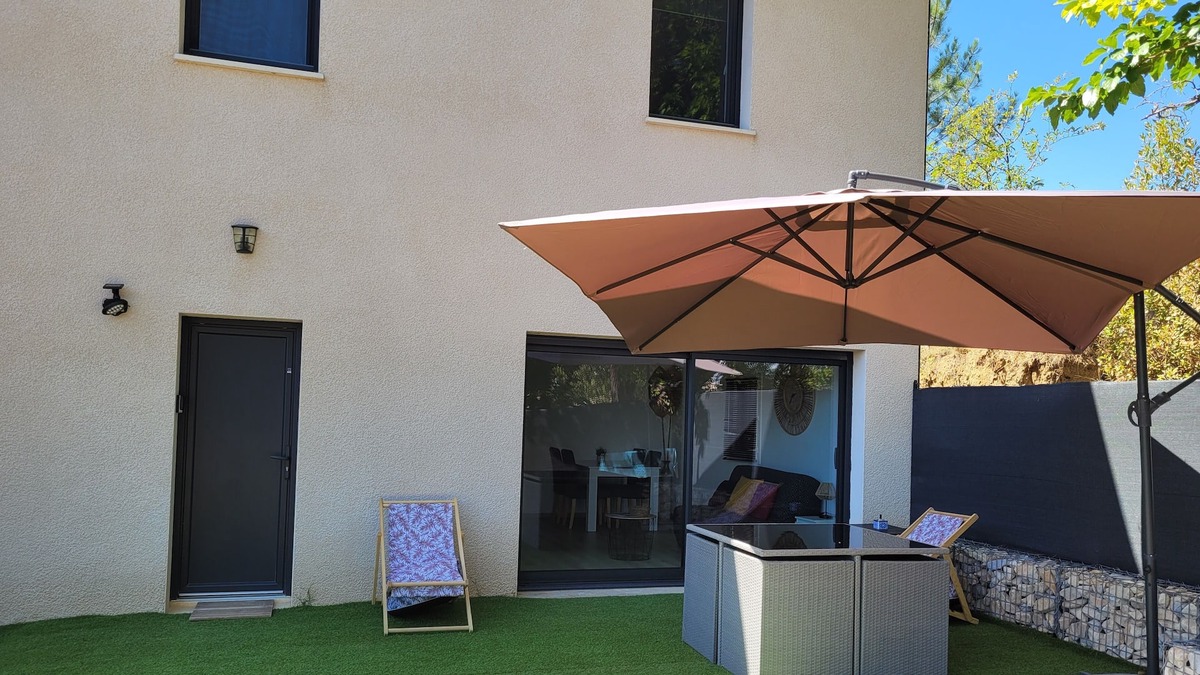 Saint-Julien-de-Peyrolas Apartment | Fully equipped apartment on the ground floor between Gard and Ardèche