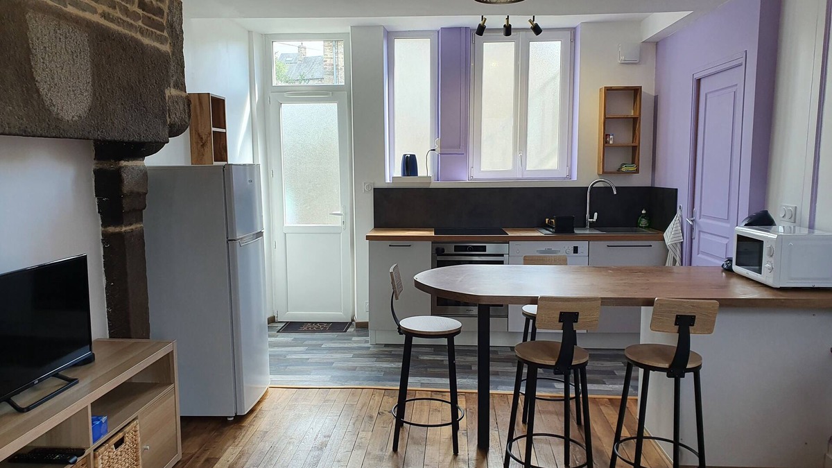 Villedieu-les-Poeles Apartment | Fully furnished and equipped apartment in the courtyard of the Haut Manoir