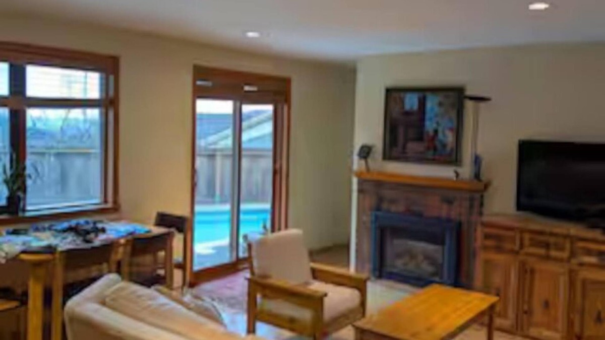 District of North Vancouver House | Fully furnished vacation rental