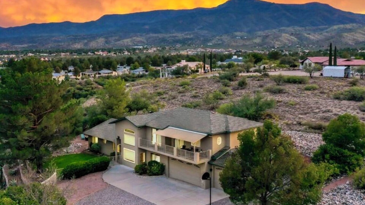 Clarkdale House | Fully-Furnished 1 Bedroom/Bathroom in Home-Relax with Panoramic Views!