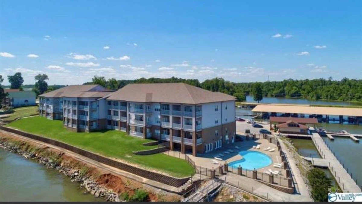 Athens Condo | Fully furnished 3 bedroom luxury condo.