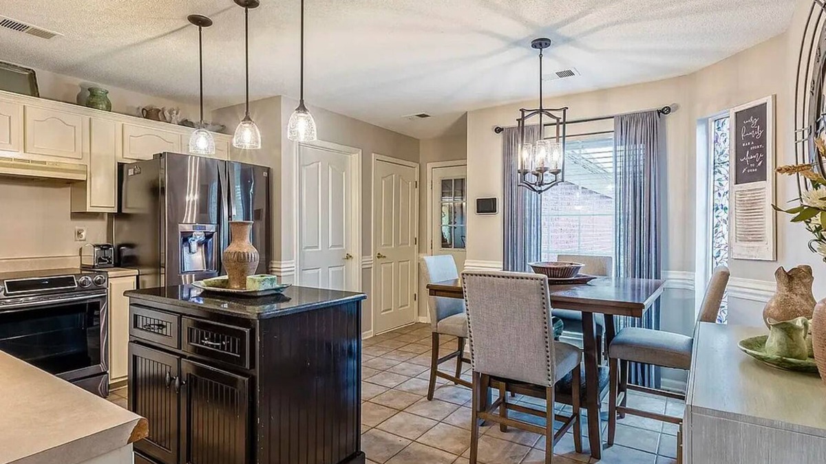 Southaven House | FULLY FURNISHED Charming 3-bedroom house in Southaven with AC, WiFi, Fenced Yard