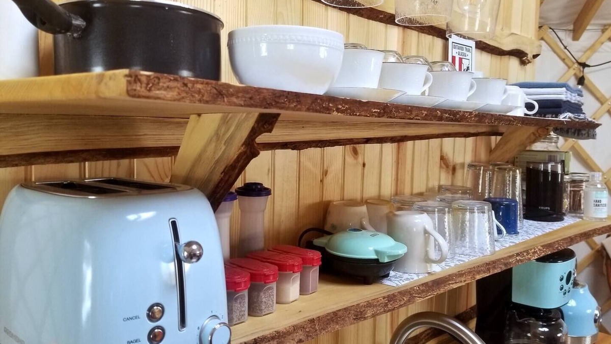 Big Lake Apartment | Fully-Furnished Eureka Yurt 3 🌲 at Alaska Dogstead