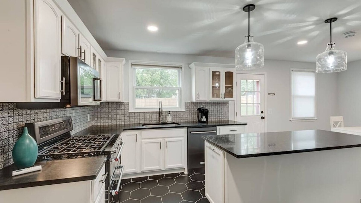 Nashville-Davidson House | Fully Furnished home on 3/4 of an acre .Centrally located to Nashville and the airport