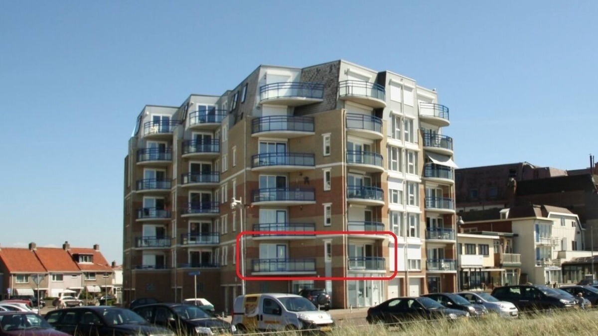 Egmond aan Zee House | Fully furnished apartment on the north boulevard of Egmond aan Zee for 4 persons. 1st floor, unique with 2 balconies to the west, a magnificent view of the sea and the beautiful boulevard and with its own garage!