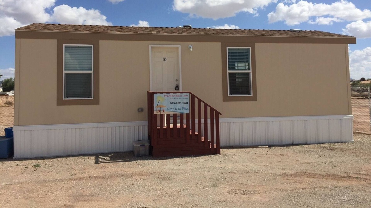 Yuma House | Fully Furnished One Bedroom Home with AC, Kitchen, inside Laundry