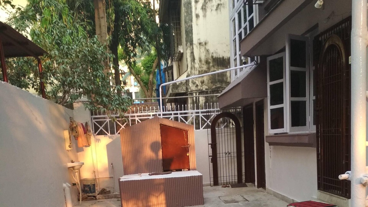 Chembur East Villa | Fully furnished Studio Apartment on second floor of Chembur Mumbai Bungalow
