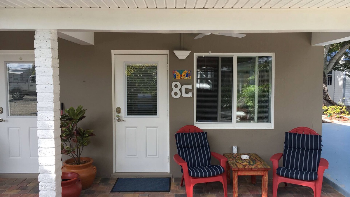 Marathon Apartment | Fully furnished studio, 50 yards from ocean, shared pool, fishing-jetty
