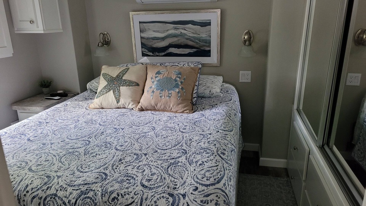 Key Largo House | Fully furnished tiny house with loft just minutes from the beach