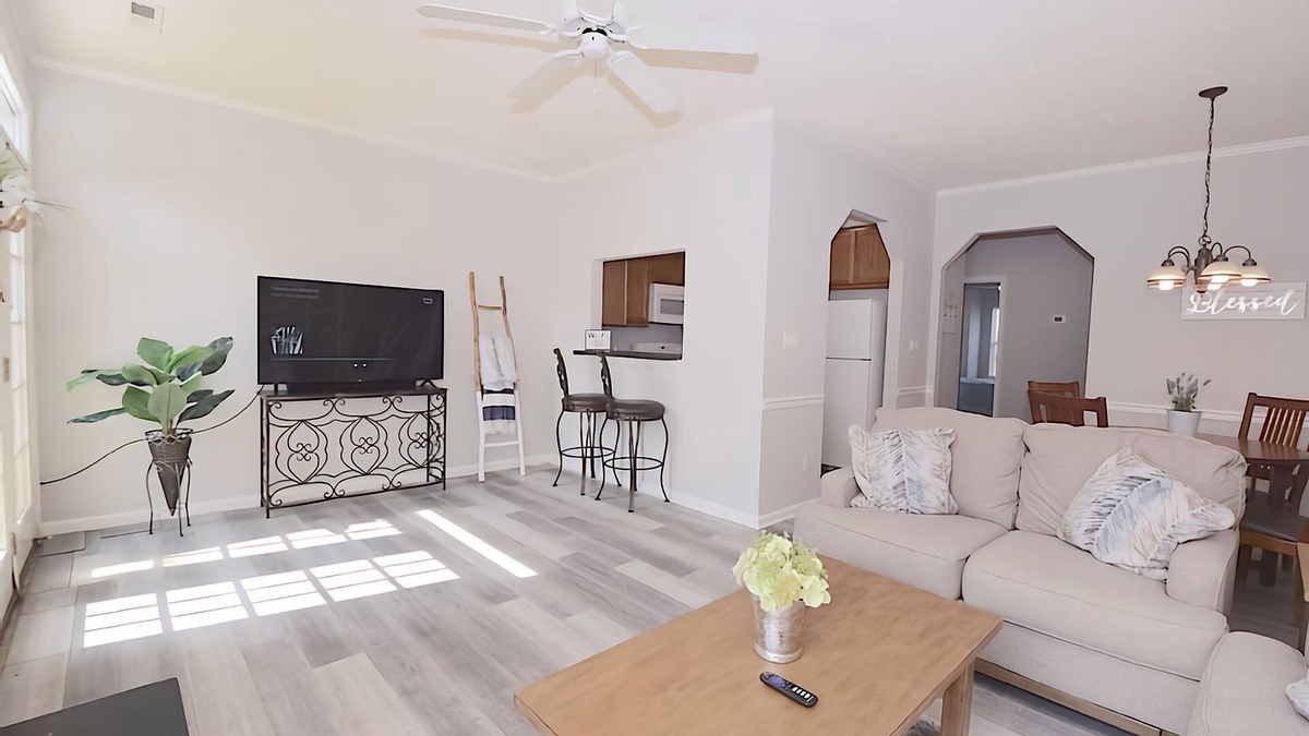 Virginia Beach House | Fully Furnished Affordable Townhouse in Virginia Beach