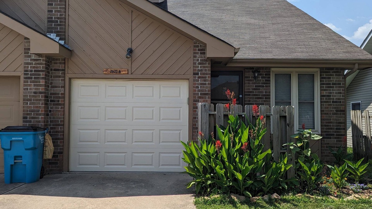 Turners House | Fully furnished+utilities 2/1.5 Duplex with 1 car garage. Pet friendly!