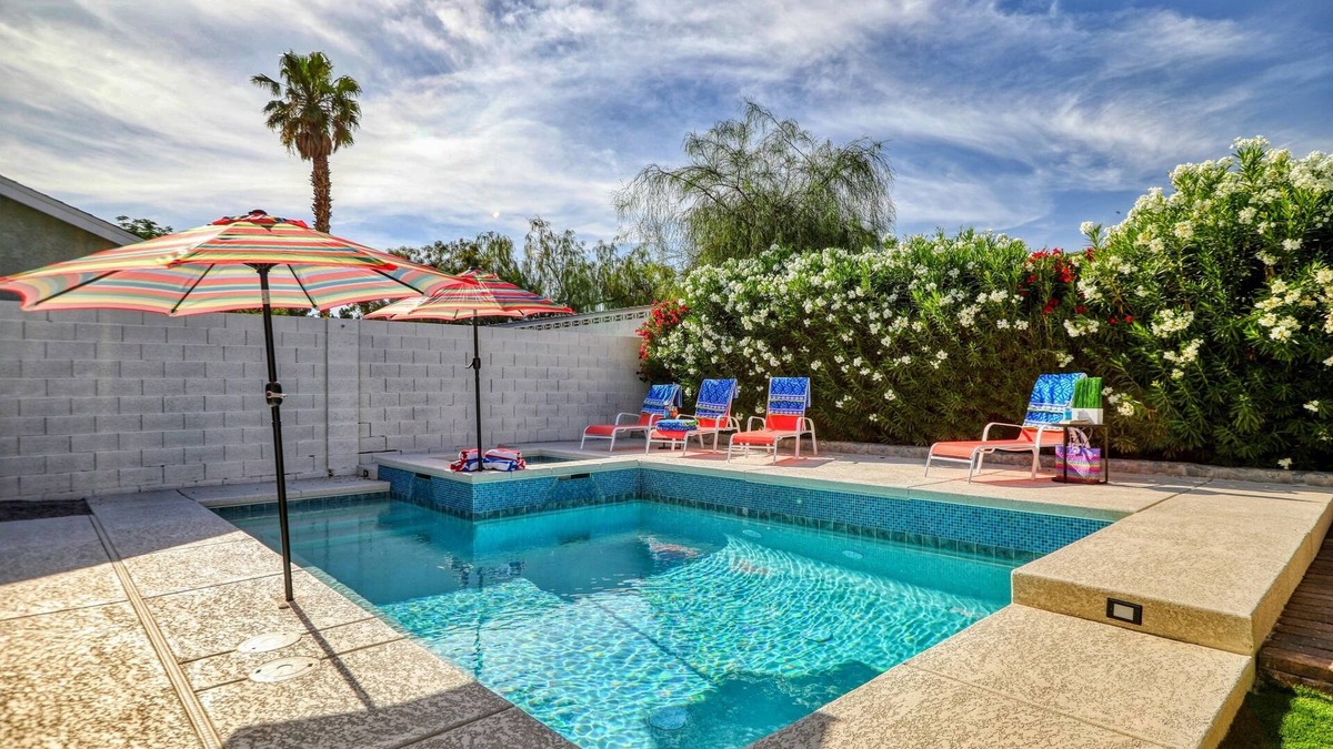 Las Vegas House | Fully licensed pool home w/outdoor kitchen.
