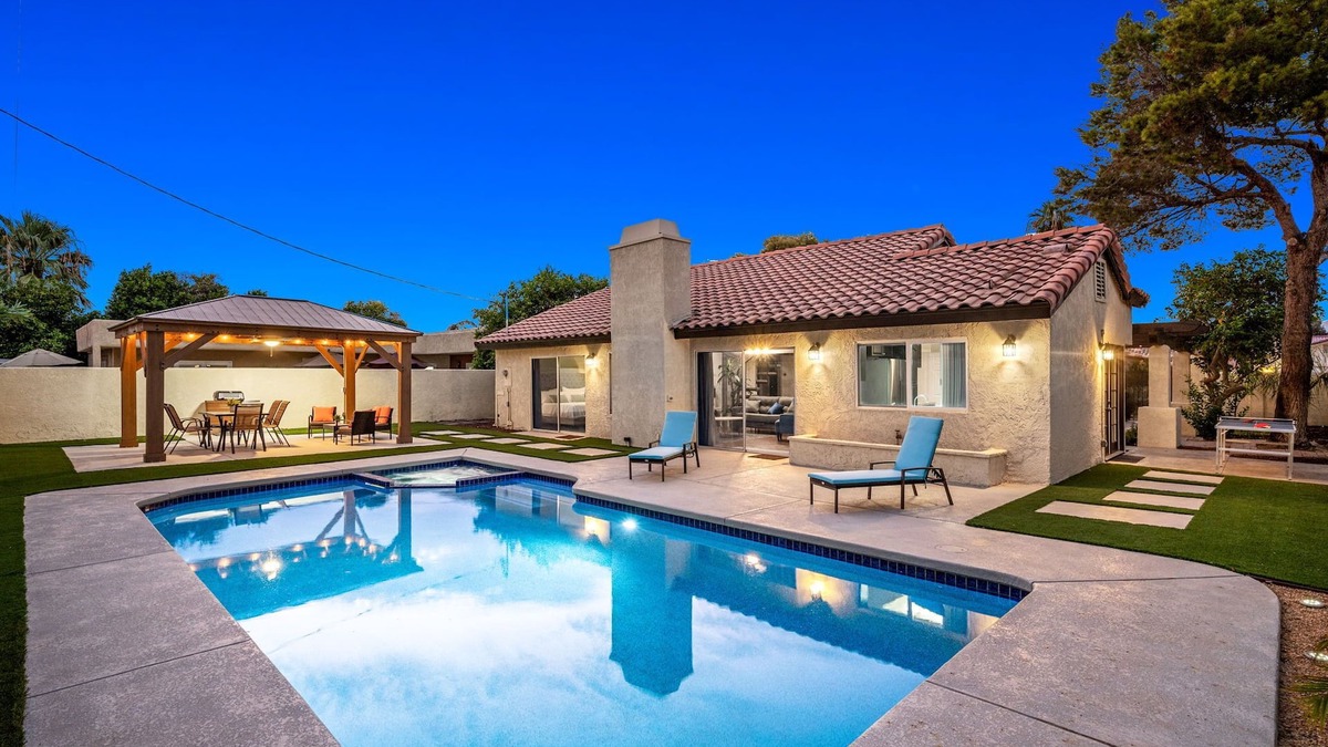 Bermuda Dunes House | Fully Remodeled, Clean and Cozy, with FREE POOL/SPA HEATING.nnnn