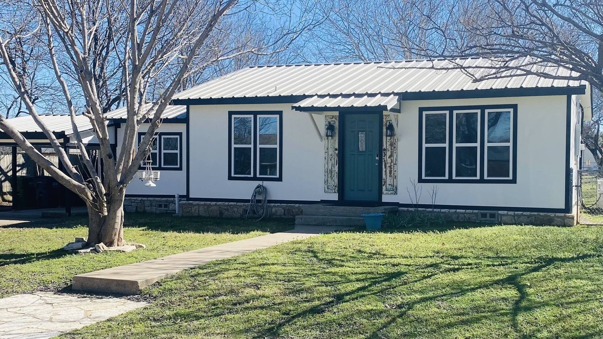 Glen Rose House | Fully Remodeled Cozy Home