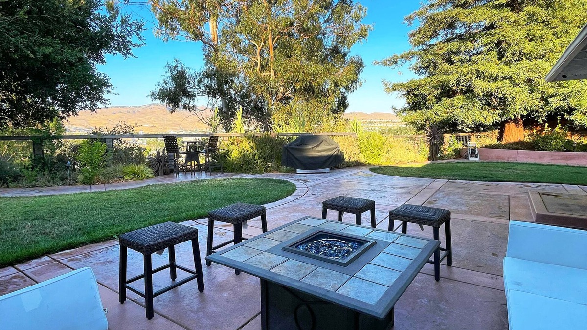 Vallejo House | Fully Remodeled home on top of the hill in Wine country with Hot Tub 🍷