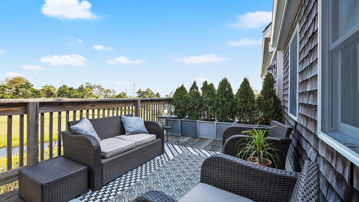 Brant Rock Apartment | FULLY RENOVATED apt w/water views and deck near beach& marina