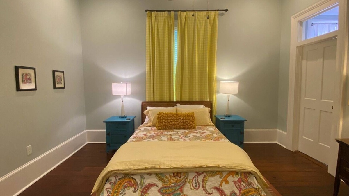 West Riverside House | Fully Renovated Sunny Cottage