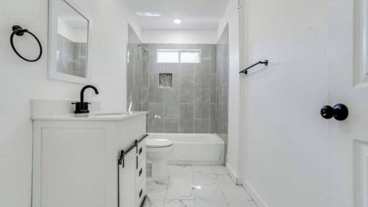 Northwest Los Angeles Heights House | Fully renovatedClose to airportn